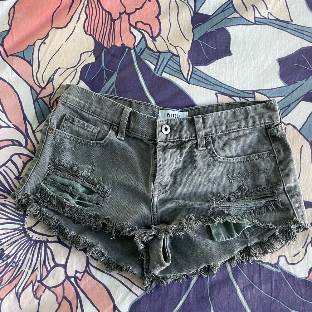 Pistola mini low rise Jean short in a size 27